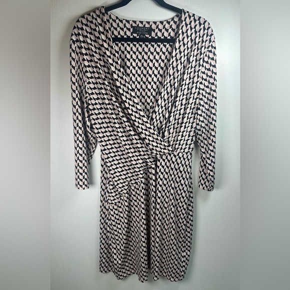 Laundry By Shelli Segal for Le Tote Black and Pink Geometric Dress V-neck XXL - Picture 1 of 7